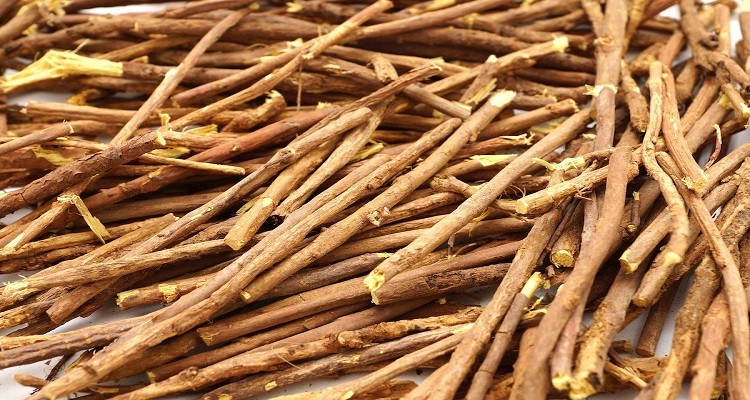 عرق گیاه شیرین بیان