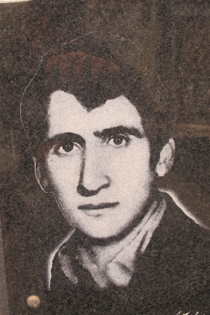 شهید ابراهیم بهادری فرزند اسماعیل