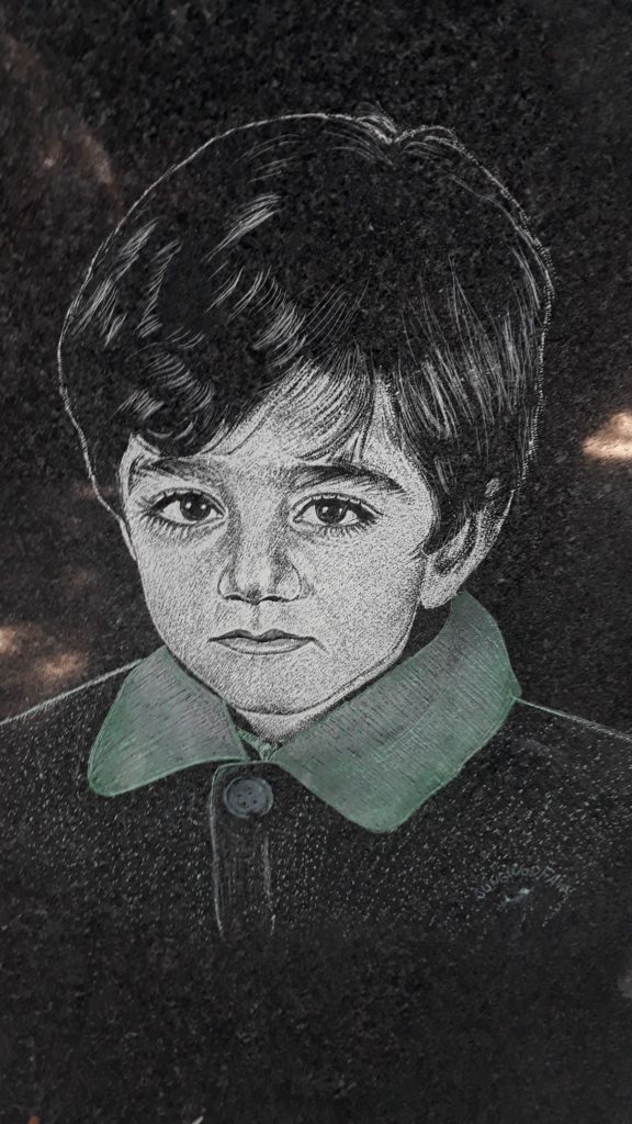 شهید احسان دهقانی آشتیانی فرزند محسن
