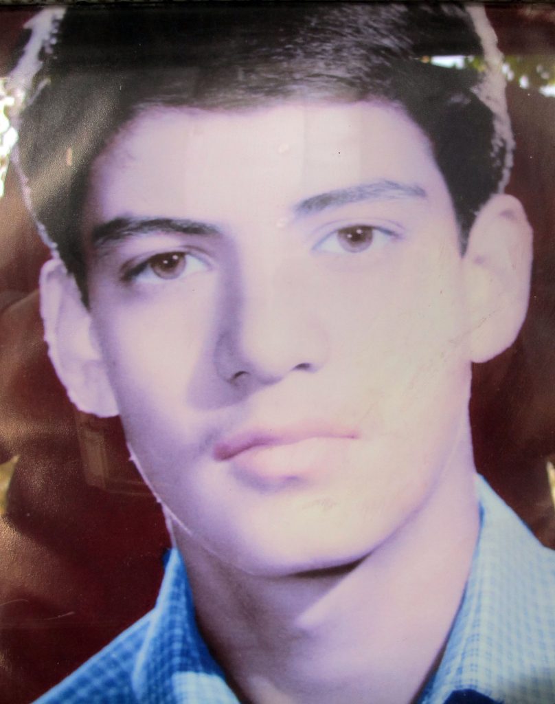 شهید اکبر کریمی فرزند مصیب