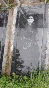 عکس مزار شهید اصغر زارع بیدکی فرزند اکبر