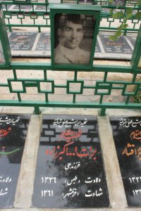 عکس مزار شهید برات اله اکبرزاده فرزند علی