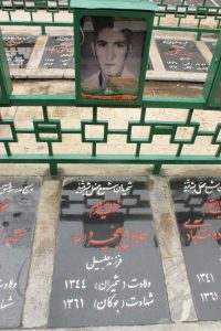عکس مزار شهید جلال باغچه دان قدیمی فرزند جلیل