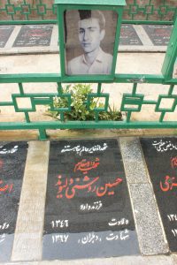 عکس مزار شهید حسین روشنی دلیوند فرزند داود