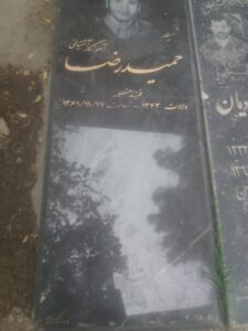 عکس مزار شهید حمیدرضا آموزکارآشتیانی فرزند منصور
