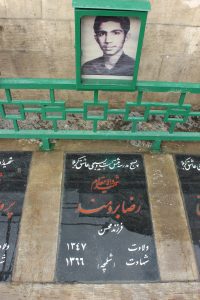 عکس مزار شهید رضا برومند فرزند محسن