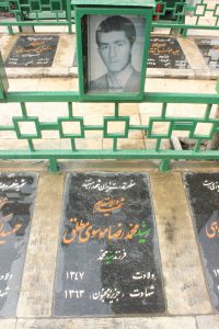 عکس مزار شهید سیدمحمدرضا موسوی مطلق فرزند آقامحمد