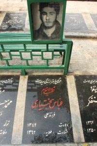 عکس مزار شهید عباس بختیاری فرزند علی