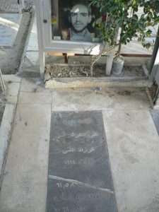 عکس مزار شهید علی اصغر شریفی فرزند علی